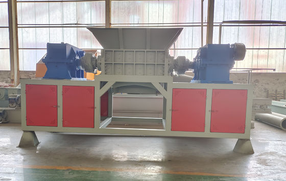 Одноострый шредер для переработки пластиковых отходов