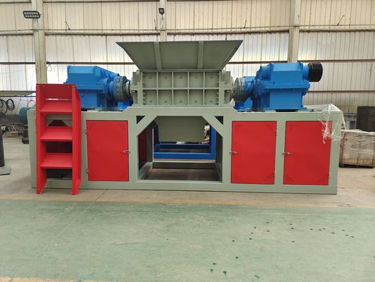 Многофункциональный шредер для обработки древесных поддонов и отходов одежды